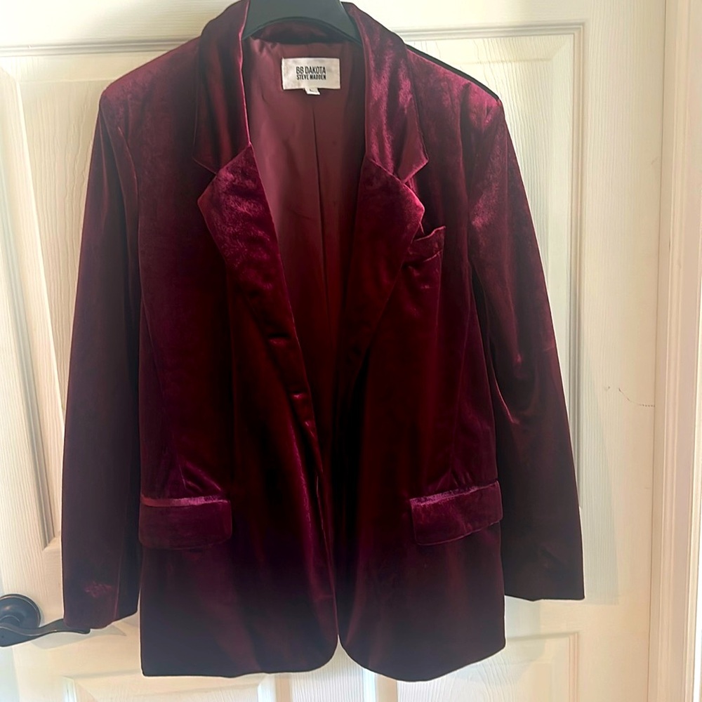 EUC BB Dakota Steve Madden Burgundy Velvet Blazer / Jacket size Large